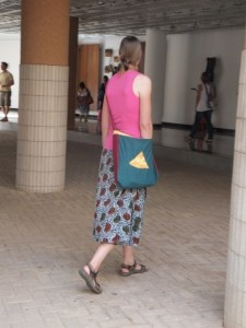 Djoke sports a lovely bag made by Wapendanao!